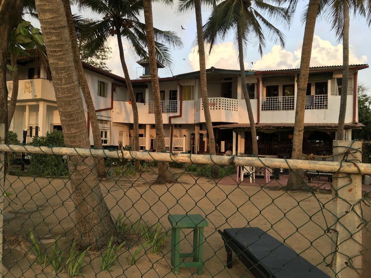 Dephani Beach Hotel Negombo Exterior foto